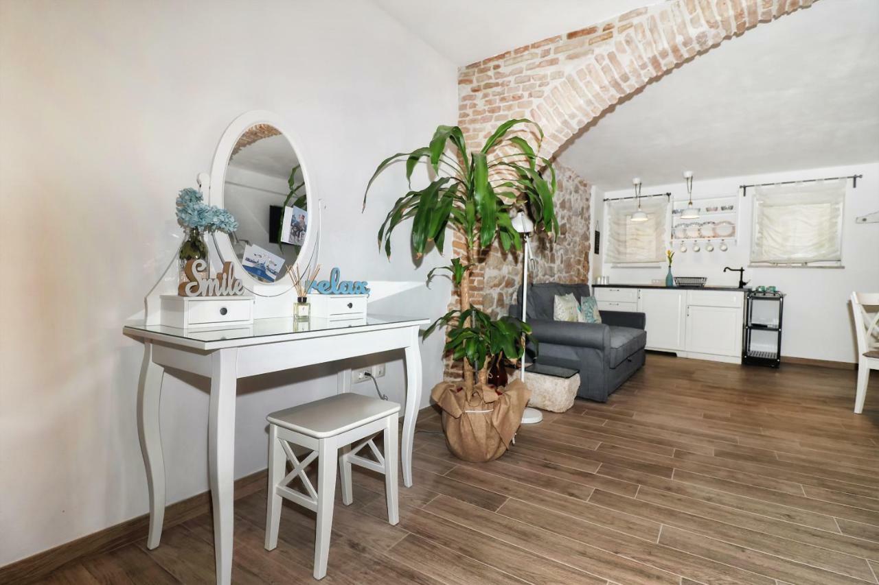 Cozy Apartment Mari Ровинь Экстерьер фото