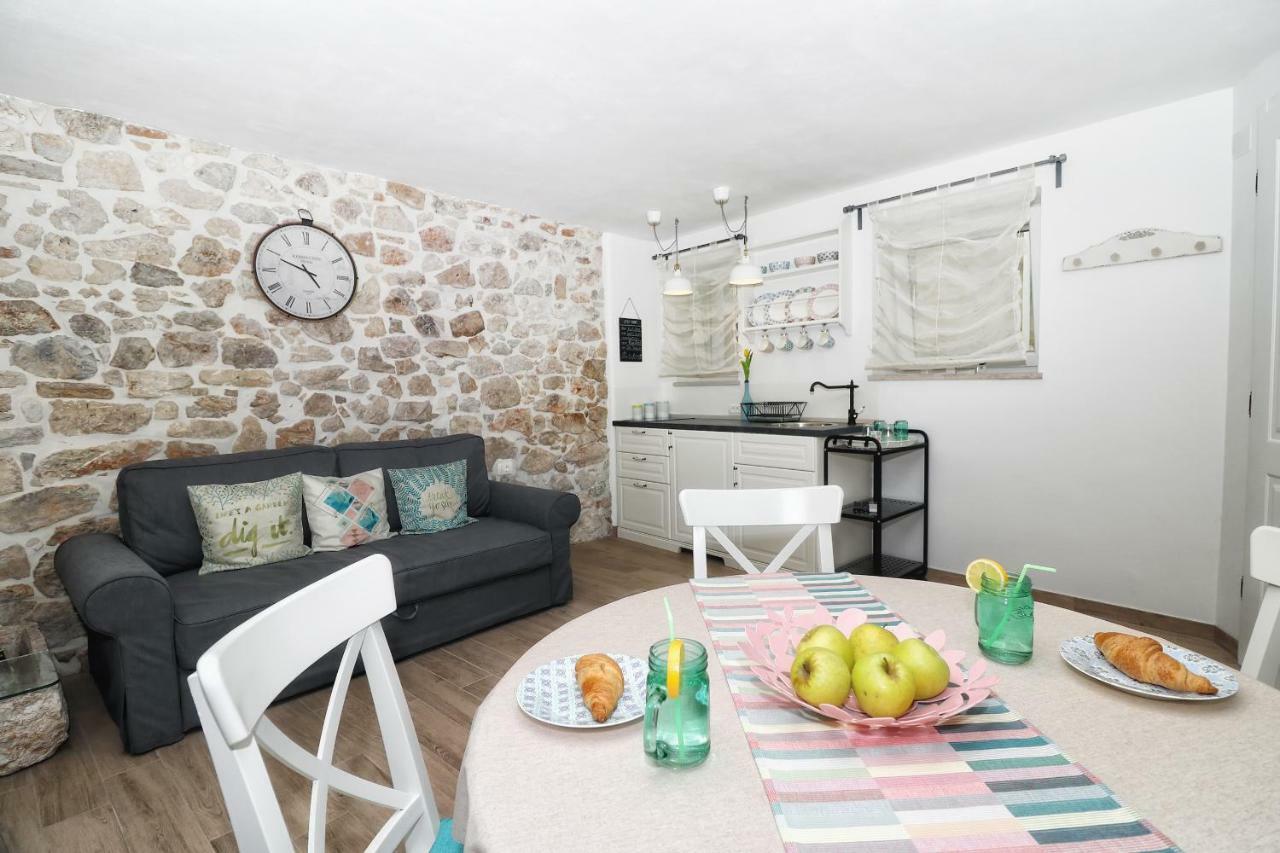 Cozy Apartment Mari Ровинь Экстерьер фото